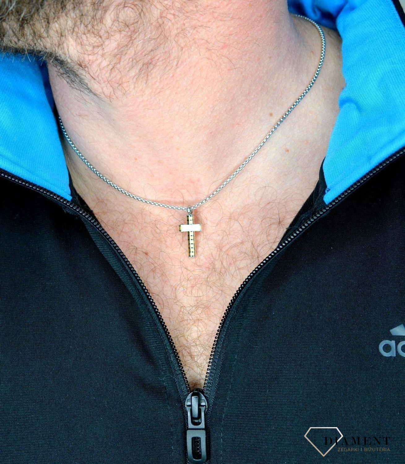 Naszyjnik Nomination Italy Strong Krzyż 028303 031. Idealny do codziennych, casualowych stylizacji. Skromny, ale jednocześnie elegancki stanowi klasyczny dodatek lub prawdziwe wyznanie wiary. Wybierz go dla siebie lub podaru.jpg